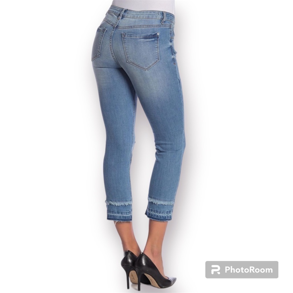 Kensie Jeans Cropped Distressed Fringe Hem – Size 8 - Picture 2 of 13